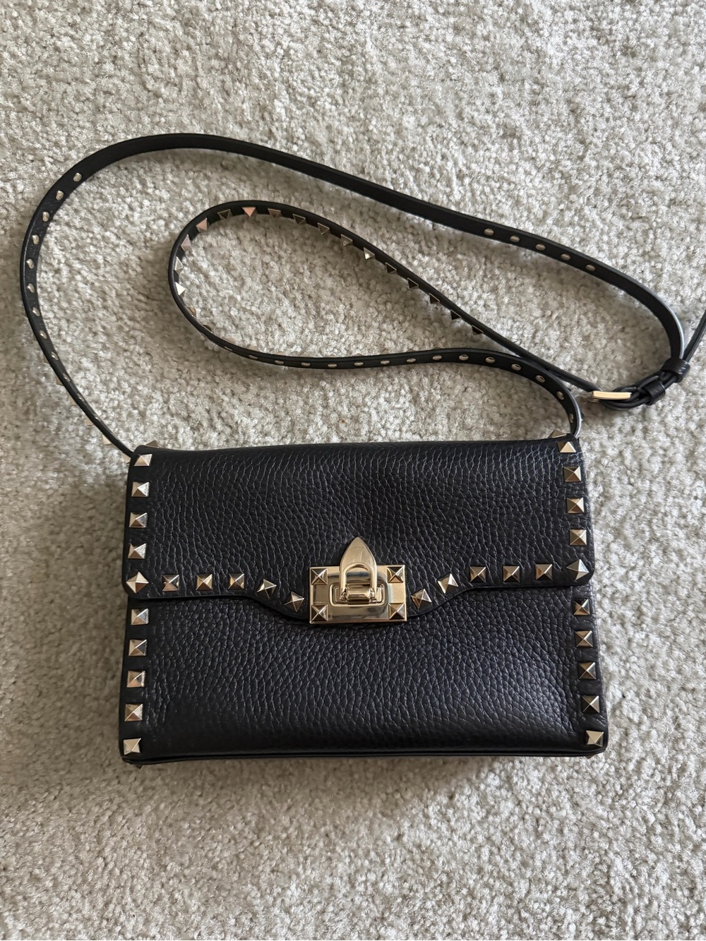 Valentino Garavani Medium Rockstud Leather Shoulder Bag